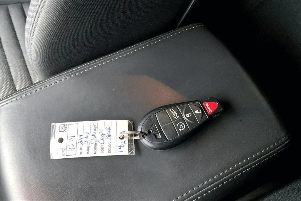 Used 2014 Dodge Challenger R/T RWD image 30
