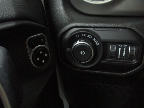 Used 2021 Jeep Wrangler Unlimited Rubicon AWD/4WD image 24