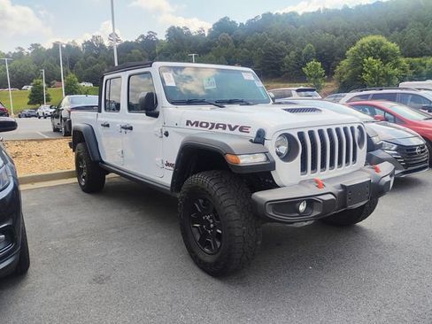 Used 2023 Jeep Gladiator Mojave AWD/4WD image 3