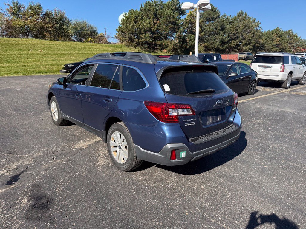 Used 2019 Subaru Outback 2.5i Premium AWD/4WD image 2