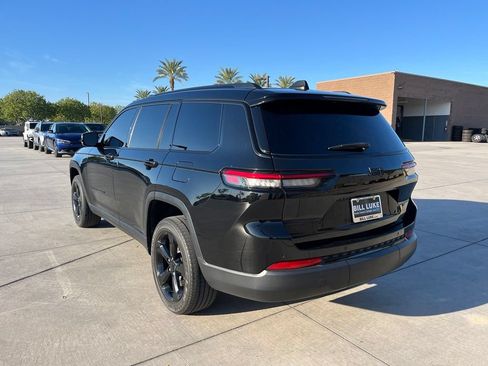 Used 2023 Jeep Grand Cherokee L Laredo RWD image 9