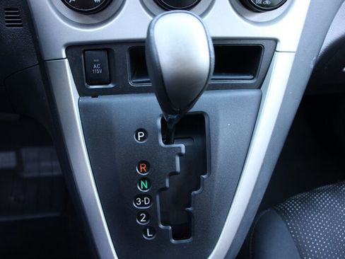 Used 2009 Pontiac Vibe AWD w/ Sun And Sound Package image 8