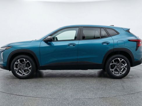 Used 2025 Chevrolet Trax LT w/ LT Convenience Package FWD image 5