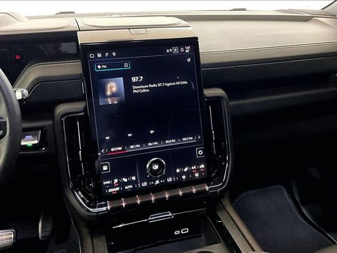 Used 2025 GMC Yukon AT4 Ultimate image 5