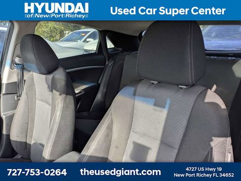 Used 2014 Hyundai Elantra GT FWD image 3