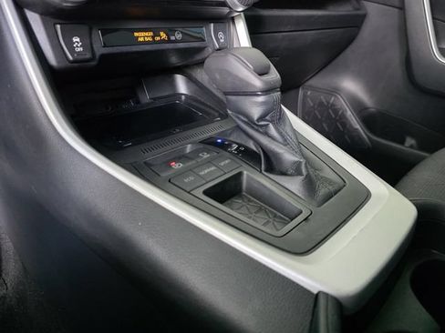 Used 2020 Toyota RAV4 XLE w/ Convenience Package FWD image 21