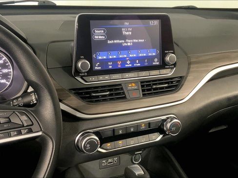 Used 2025 Nissan Altima 2.5 SV FWD image 6