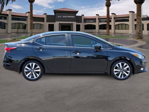 Used 2020 Nissan Versa SR FWD image 9