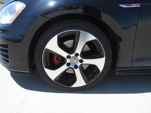 Used 2016 Volkswagen GTI SE image 4