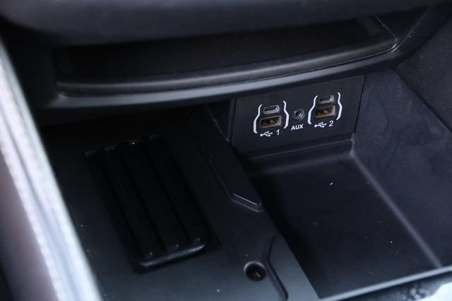 Used 2025 Chrysler Pacifica Limited FWD image 23
