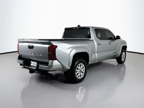 Used 2024 Toyota Tacoma SR5 AWD/4WD image 5
