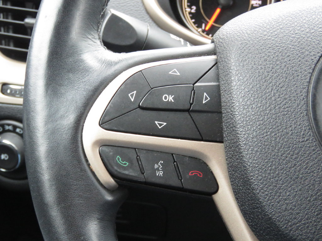 Used 2016 Jeep Cherokee Latitude w/ Safety/Convenience Group AWD/4WD image 21