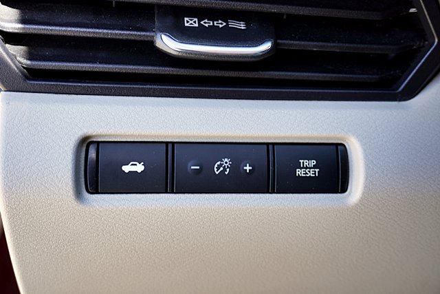 Used 2024 Nissan Altima 2.5 SV FWD image 33