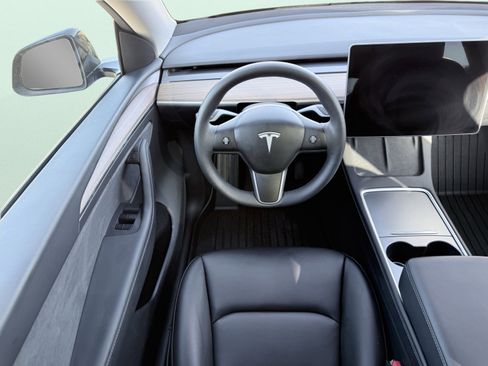 Used 2025 Tesla Model Y Long Range AWD/4WD image 50