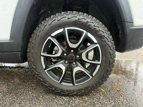 Used 2025 Jeep Compass Trailhawk image 9