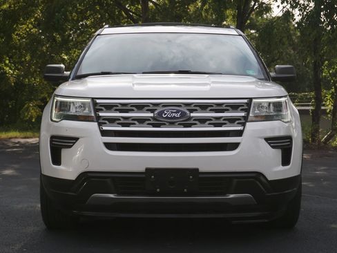 Used 2018 Ford Explorer XLT AWD/4WD image 2