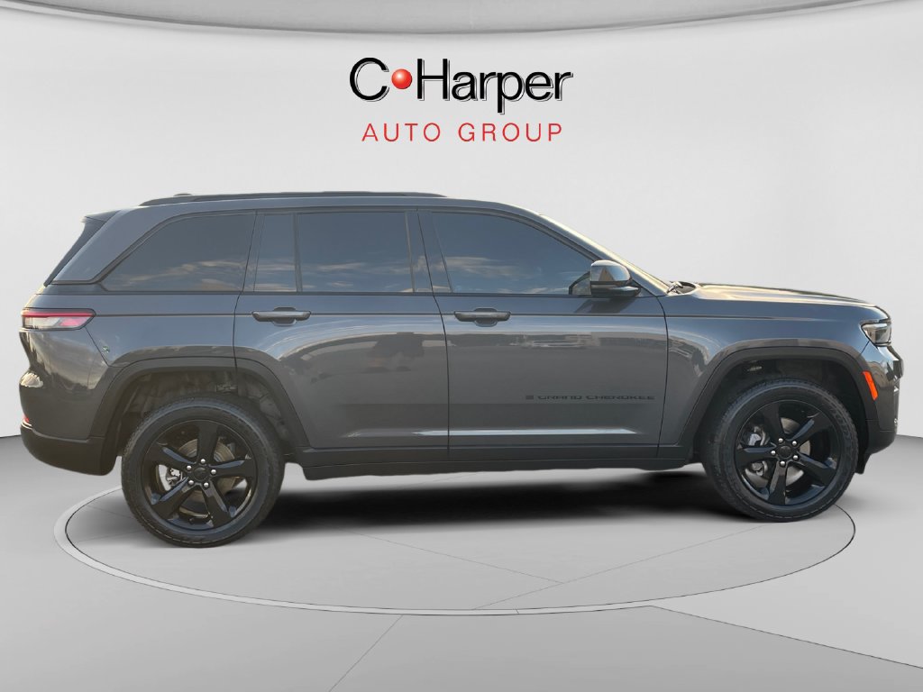 Used 2023 Jeep Grand Cherokee Altitude AWD/4WD image 2