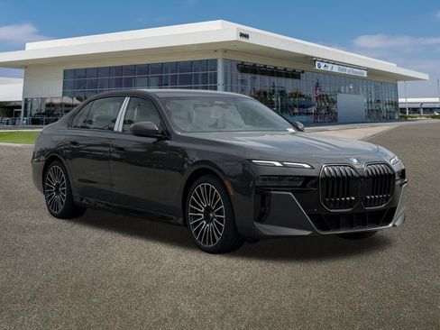 New 2026 BMW 740i w/ Premium Package RWD image 2