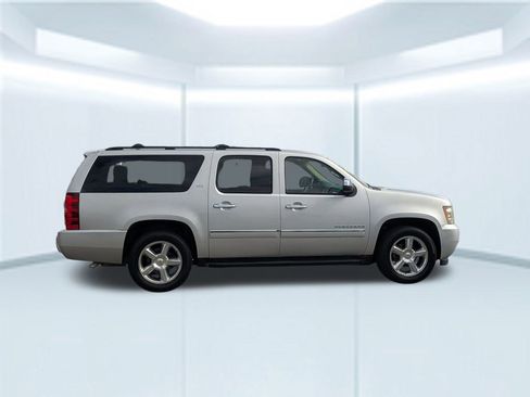 Used 2011 Chevrolet Suburban LTZ image 7