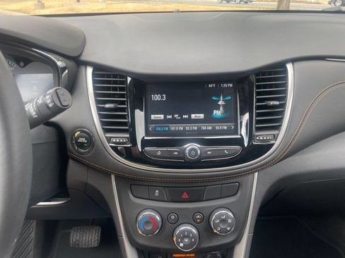 Used 2017 Chevrolet Trax LT w/ LT Convenience Package FWD image 7