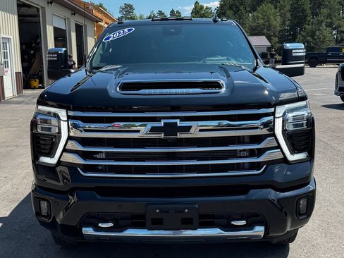 Used 2025 Chevrolet Silverado 3500 High Country w/ Technology Package AWD/4WD image 9