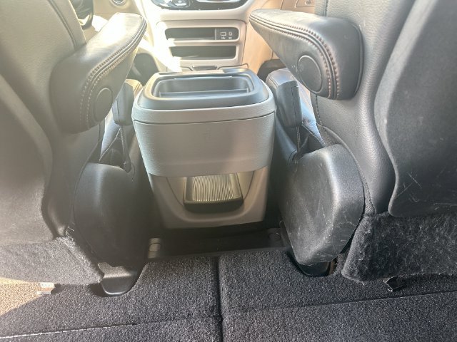 Used 2018 Chrysler Pacifica Touring-L FWD image 23
