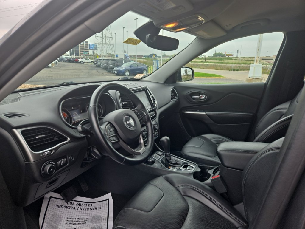 Used 2019 Jeep Cherokee Limited AWD/4WD image 11