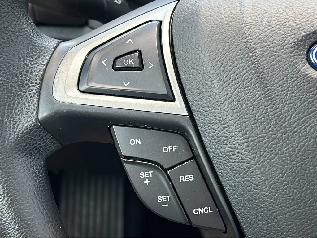 Used 2019 Ford Fusion SE FWD image 18