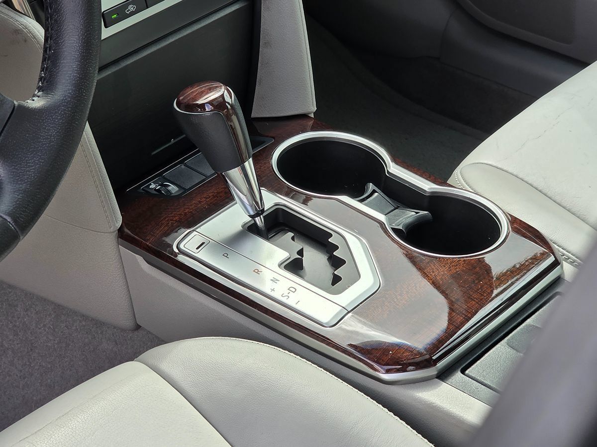 Used 2012 Toyota Camry XLE w/ Leather Pkg FWD image 23