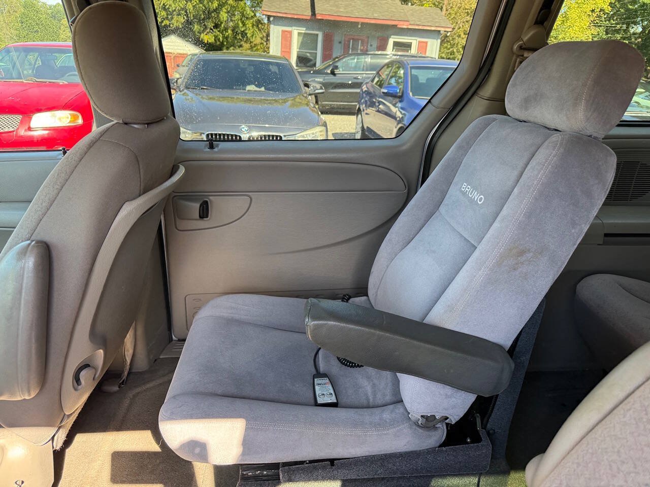 Used 2002 Chrysler Town & Country eL FWD image 14