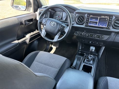 Used 2020 Toyota Tacoma TRD Off-Road AWD/4WD image 12