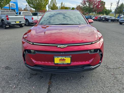 New 2026 Chevrolet Equinox EV LT image 9