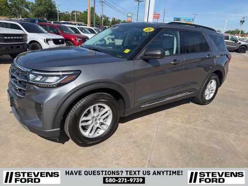 Used 2025 Ford Explorer Active w/ Active Comfort Package RWD image 9