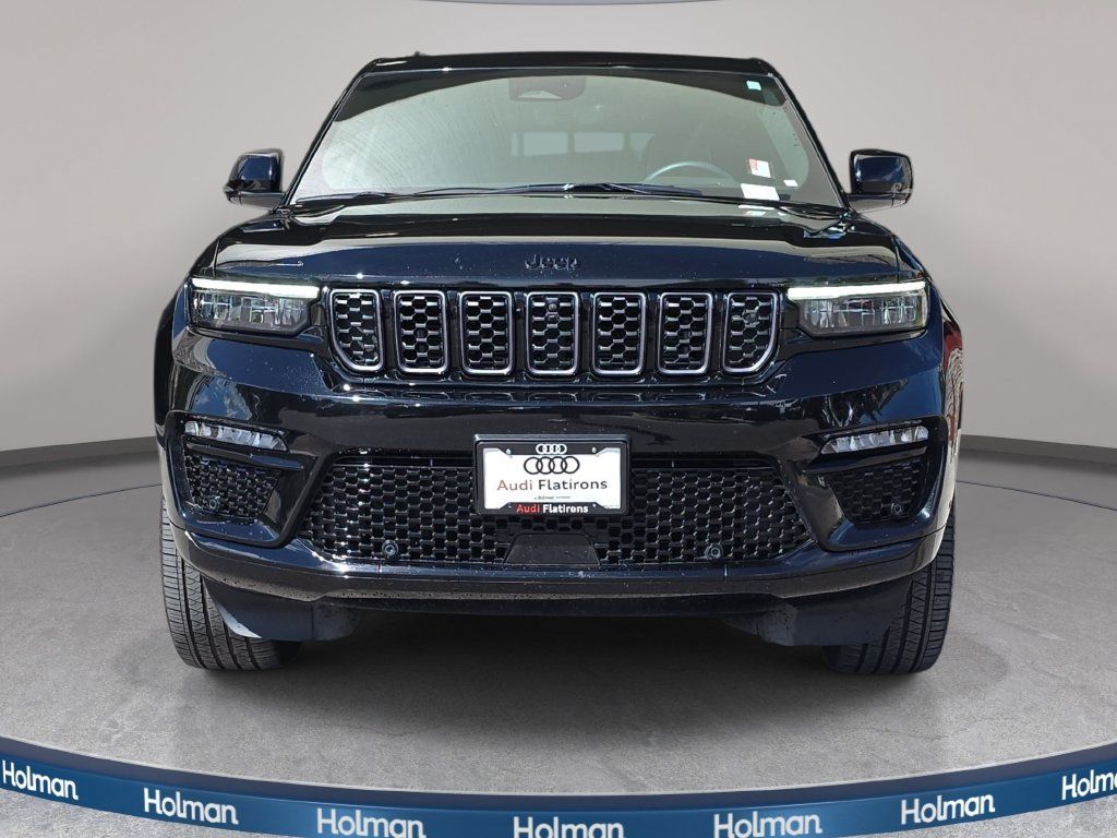 Used 2025 Jeep Grand Cherokee Summit AWD/4WD image 3