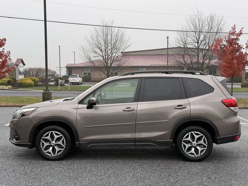 Used 2022 Subaru Forester Premium image 5