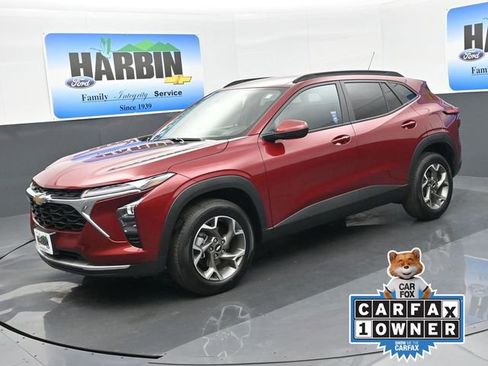 Used 2025 Chevrolet Trax LT w/ LT Convenience Package image 1