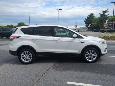 Used 2017 Ford Escape SE FWD image 3