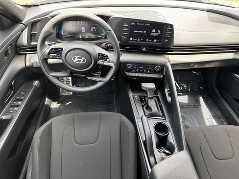 Used 2025 Hyundai Elantra Sport FWD image 22