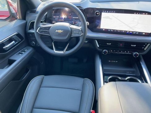 Certified 2026 Chevrolet Suburban Premier image 28