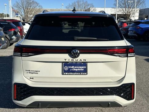 New 2026 Volkswagen Tiguan SE R-Line image 3
