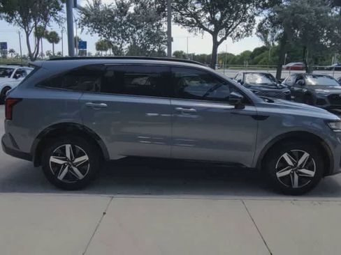Used 2023 Kia Sorento S w/ Panoramic Sunroof Package FWD image 9