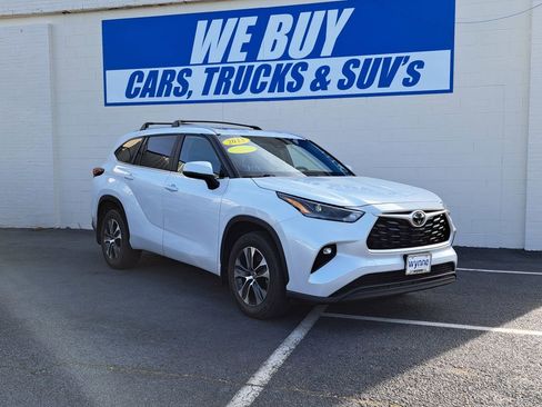 Used 2023 Toyota Highlander XLE image 1