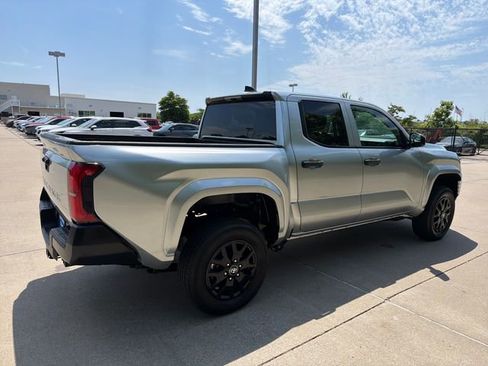 Used 2025 Toyota Tacoma SR AWD/4WD image 5