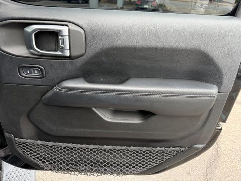 Used 2018 Jeep Wrangler Unlimited Sahara w/ LED Lighting Group image 18