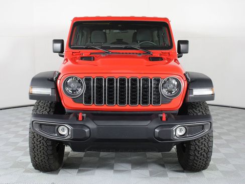 Used 2025 Jeep Wrangler Unlimited Rubicon w/ Convenience Group AWD/4WD image 6