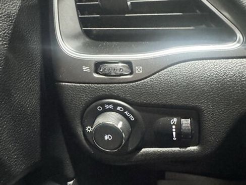 Used 2019 Jeep Cherokee Latitude w/ Popular Appearance Group AWD/4WD image 15