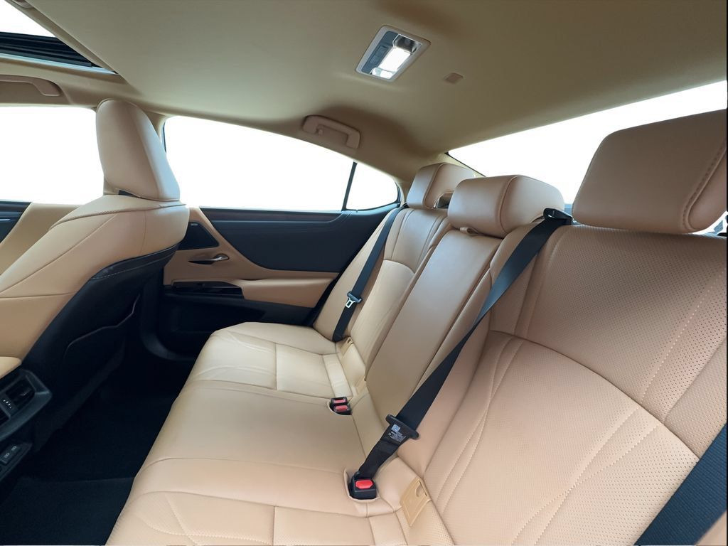 Used 2023 Lexus ES 300h w/ Accessory Package (Z1) FWD image 26