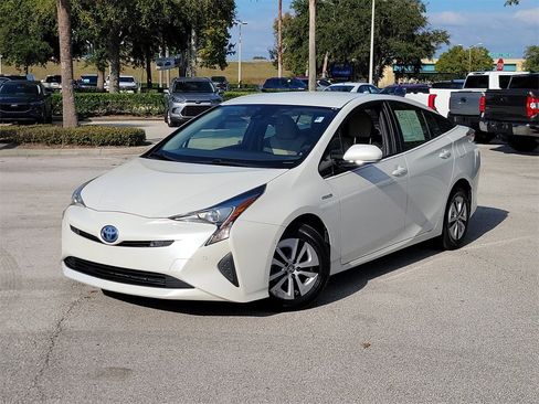 Used 2018 Toyota Prius Four image 1