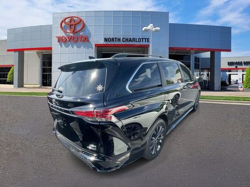 Used 2021 Toyota Sienna XSE image 8