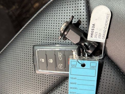 Used 2023 Jeep Grand Cherokee L Limited w/ Luxury Tech Group II image 33